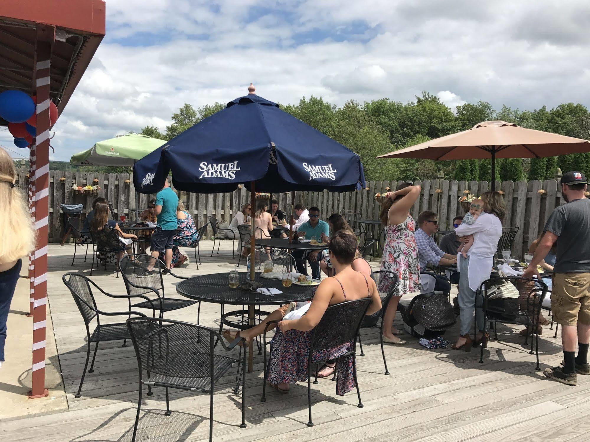 Camelot Restaurant & Inn Clarks Summit Exterior photo