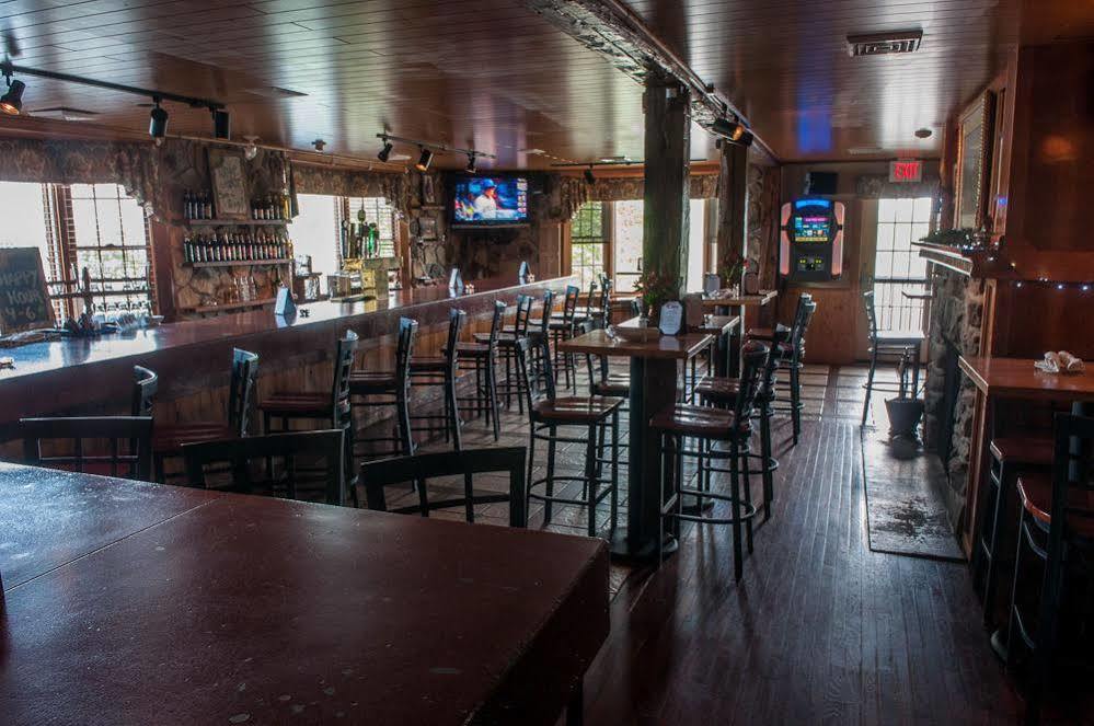 Camelot Restaurant & Inn Clarks Summit Exterior photo